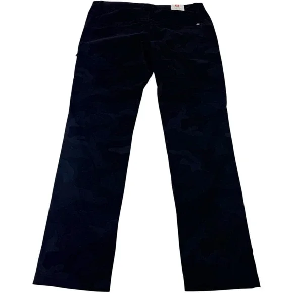 686 Black Camo Featherlight Chino Pants Men's Size 32x32 Nylon Spandex NWT